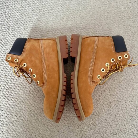 Timberland Boot Mint condition (size 6 women’s / 4.5 men’s) - Picture 1 of 7